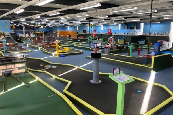 Caddyshack Indoor Golf 