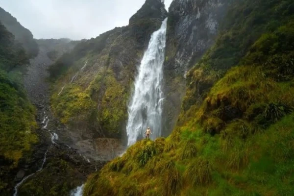 Devil's Punchbowl Falls    
