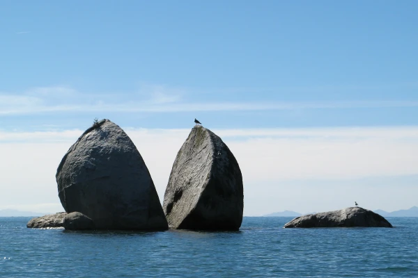 Split Apple Rock - Kaiteriteri