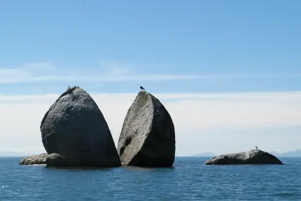 Split Apple Rock - Kaiteriteri