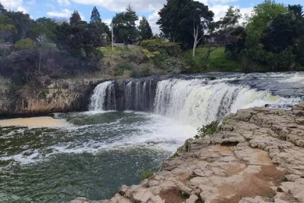 Haruru Falls 