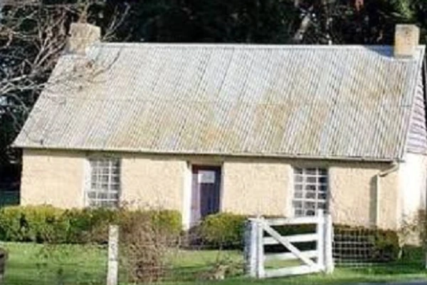 Sod Cottage - Milton